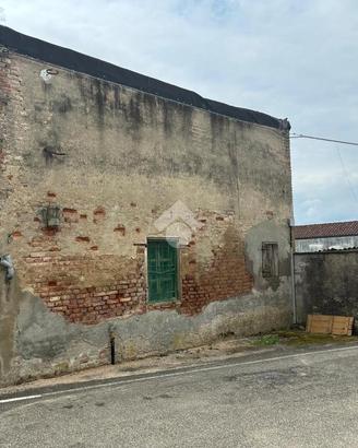 CASA SEMINDIPENDENTE A MOTTA DE' CONTI