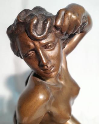 Scultura in bronzo intitolata "Andromeda"