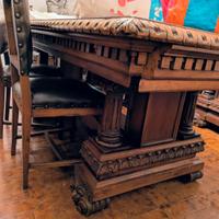 Tavolo in stile neorinascimentale