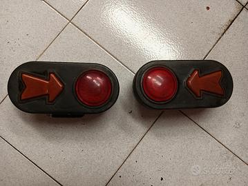 fari posteriori auto o camion d'epoca 