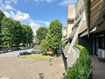 Largo Europa, PENTALOCALE CON TERRAZZO