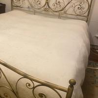 Letto in ferro battuto con rete a doghe