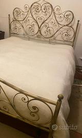 Letto in ferro battuto con rete a doghe