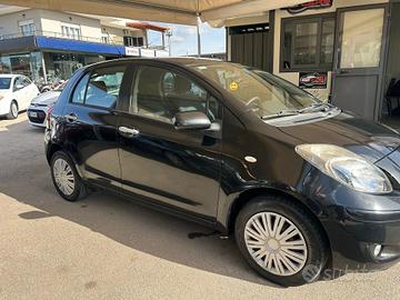 Toyota Yaris 1.0 5 porte Luxury pack