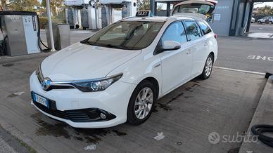 Auris taxi 