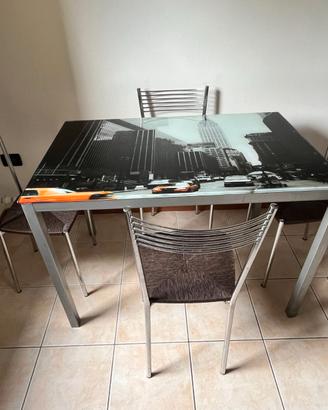 Tavolo vetro moderno abbinabile a sedie