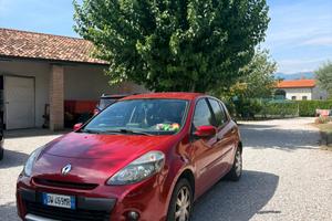 clio renault rossa