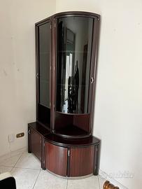 Mobile angolare in legno scuro