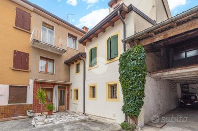 CASA DI CORTE A BUSSOLENGO