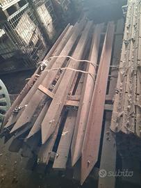 Pali in ferro militare