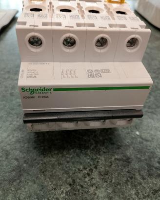 SCHNEIDER ELECTRIC   A9F79425