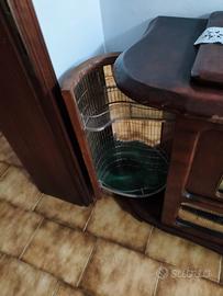 Radio Mobile antico con valvole e giradischi 