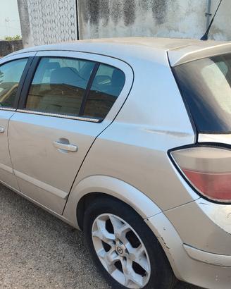  ricambi o macchina completa Opel Astra h 1.7