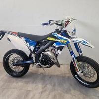 SUZUKY VALENTI SM 125 MOTORE A LIQUIDO