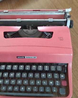 macchina da scrivere Olivetti 