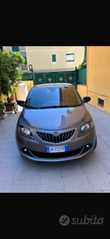 Lancia Ypsilon 1.0 FireFly hybrid gold