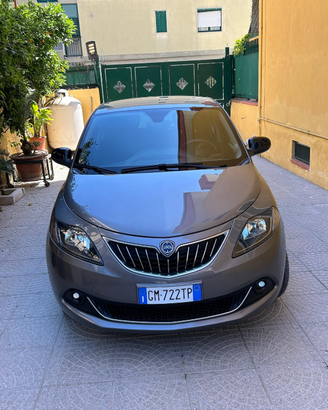 Lancia Ypsilon 1.0 FireFly hybrid gold