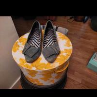 Ballerine in camoscio grigie taglia 38 con fiocco 