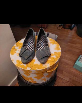 Ballerine in camoscio grigie taglia 38 con fiocco 