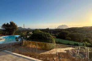 Villa di 111 m² con 5 locali e posto auto a Loiri 