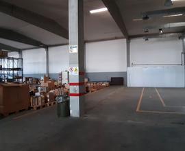 Elmas, capannone 1400 mq + uffici e piazzale