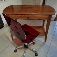 scrivania in legno più sedia