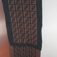sciarpone iconico e raffinato Fendi nuovo 