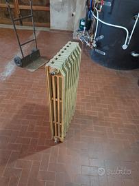 Termosifoni in ghisa marca Tiemme.