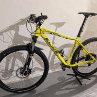 MTB Elios Hoop 29 front sistema idraulico casco