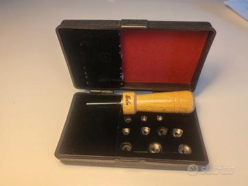 Attrezzo per fare i fori delle Effe x violino