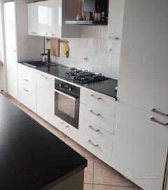 cucina Ikea modulabile capiente laccata bianca