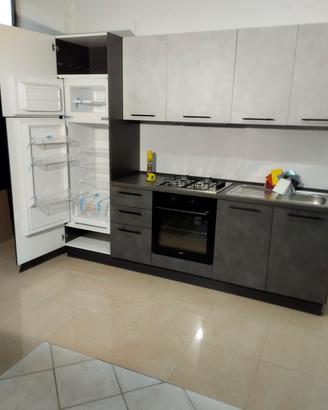 cucina metri 2.55 con elettrodomestici 