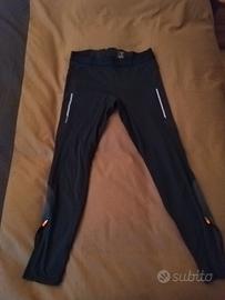 Pantalone elasticizzato per sport, tipo leggins.
