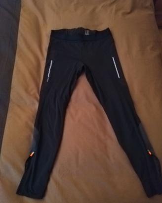 Pantalone elasticizzato per sport, tipo leggins.