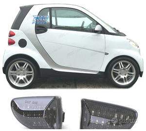 FRECCIE LATERALI PER SMART FORTWO 451 07- LED NERO