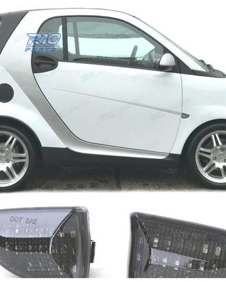 FRECCIE LATERALI PER SMART FORTWO 451 07- LED NERO