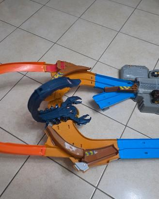 Monster Trucks Attacco allo Scorpione Gigante 