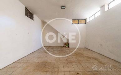 Box / Garage di 24 m² a Roma