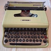 Olivetti Lettera 22 macchina da scrivere vintage