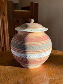 Vaso in ceramica artigianale con coperchio