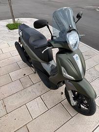 Beverly Piaggio 350S Verde