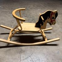 Cavallino a dondolo in legno