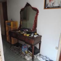 Mobili rivestiti in radica di noce