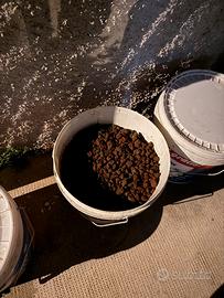 Lapillo vulcanico rosso per giardino e piante