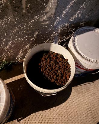 Lapillo vulcanico rosso per giardino e piante