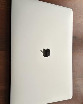 MacBook Pro 15” (2019) – Intel Core i9 – 16 GB RAM