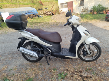 Suzuki sixteen 150 scooter