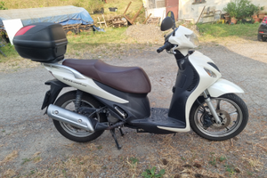 Suzuki sixteen 150 scooter