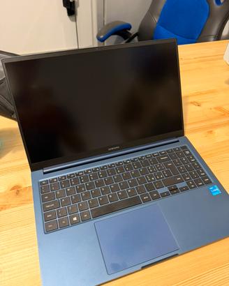 Samsung galaxy book i3 11 gen 8 GB di ram