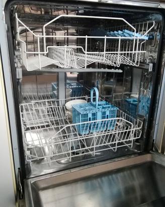 Lavastoviglie INDESIT